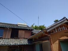 屋根　上　太陽熱温水器　瓦上