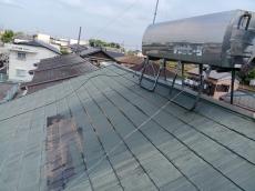 屋根　太陽熱温水器中