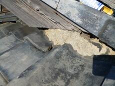 破風尻　漆喰　劣化　雨　侵入　屋根　瓦