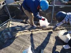 ｾﾒﾝﾄ瓦　屋根　棟瓦　既設　棟土　撤去中
