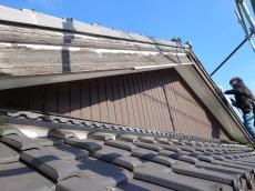 破風　板金巻き　施工中