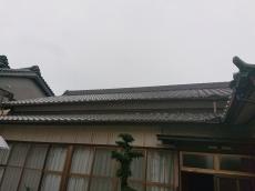 施工前　屋根　棟　様子　既設　影盛鬼　使用　棟　高く　積んでいる