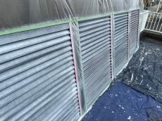 雨戸　吹付　塗装中