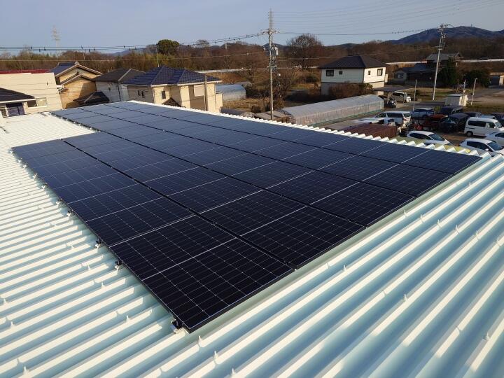 太陽光ﾊﾟﾈﾙ　ﾊﾝﾌｧｼﾞｬﾊﾟﾝ　Ｑセルズ　415Ｗ　37枚　設置　完了　屋根　折半　太陽光発電