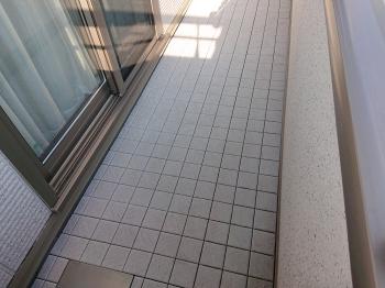 ベランダ　屋根上　落ちる　糞　清掃