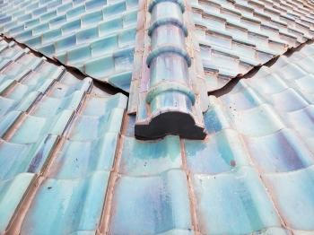 屋根　棟止まり部　板金　蓋　漆喰　剥がれ　無い