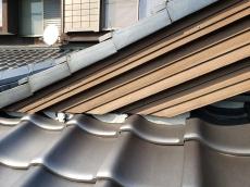 屋根　破風尻　漆喰　一部　剥がれ　劣化