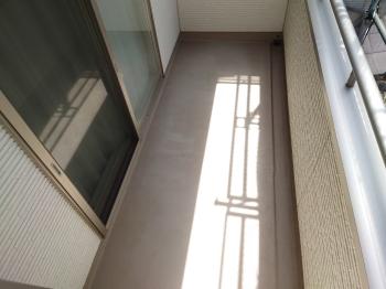 ベランダ内　キレイ　清掃