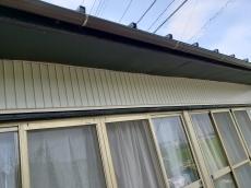 施工前　軒天　様子　平板板金　雑　張り