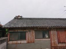 桟瓦　北面　半分　全体的　下がり