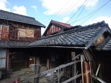 瓦　修理　葺き替え　ﾎﾟﾘｶ　板金　漆喰　樋　太陽光発電　鳩　漆喰　塗装　西尾市　吉良町　一色町　幡豆町　屋根