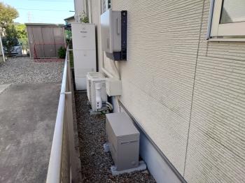 ﾊﾟﾜｰｺﾝﾃﾞｨｼｮﾅ　蓄電池　上下左右　離隔　確保　必要　放熱　作業　スペース　確保　必要　施工