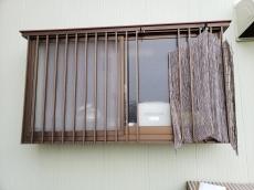サッシ　格子　外れ