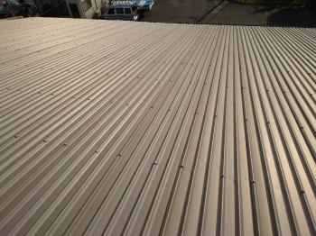 板金　屋根　留め付け　ビス　メンテナンス　必須　雨漏り　リスク