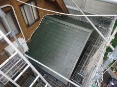 屋根　下屋根　施工前　様子　カラーベスト　コロニアル　板金カバー工法