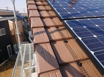 屋根　瓦　側面写真　鳩　太陽光パネル下　入れない　施工完了
