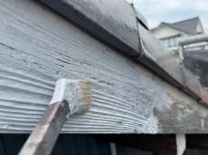 破風　鼻隠し　塗装　下地シーラー　塗り中