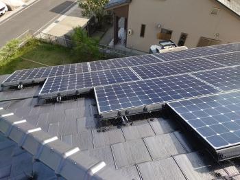 太陽光パネル下　熱気　こもる　太陽光　発電効率　下がる　故障　原因