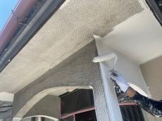 玄関　廻り　一部　モルタル　外壁　専用塗料　使用　下塗り　中塗り　上塗り　仕上げ