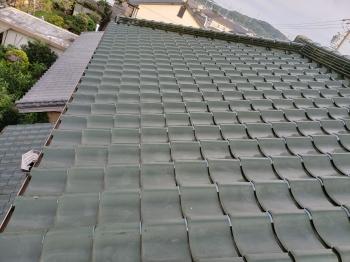 桟瓦　ラバーロック工法　施工　瓦　山部分　コーキング　留め付け
