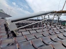 太陽熱温水器　撤去中　屋根
