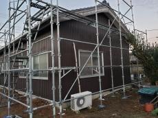 外壁　板金　張り　完了　仕上げ　コーキング　エアコン　配管カバー　取付
