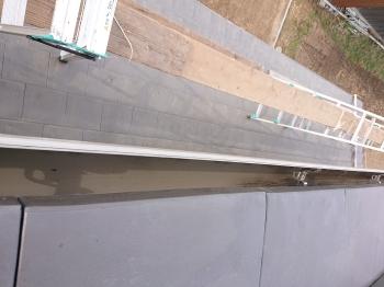 屋根　雨樋　鳩糞　清掃　完了　雨水　スムーズ　流れる