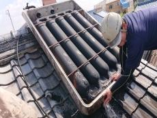 太陽熱温水器　降ろす前　水　排出　重み　屋根瓦　痛める