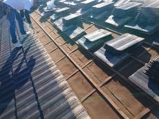 セメント瓦　モニエル　捲り中