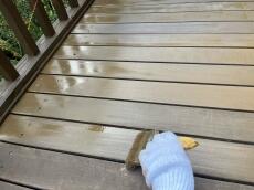 ウッドデッキ　塗装中　外装リフォーム