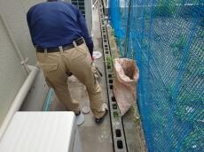 全工事　完了後　敷地内　清掃中