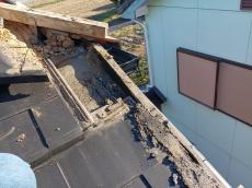 ケラバ瓦　捲る　雨水　侵入　跡　雨漏り