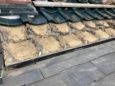 瓦　屋根　カラーベスト　すき間　無い　瓦脱着　工事　進める