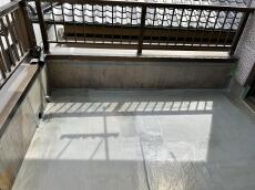 ベランダ　ＦＲＰ防水　中塗り　防水層　完了