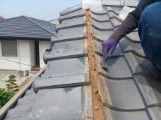 屋根　瓦　ﾂﾎﾞ丸瓦　葺き直し中　修理　葺き替え