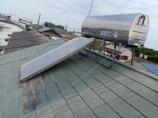 水抜き　屋根上　太陽熱温水器　解体中