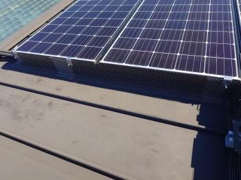 太陽光ﾊﾟﾈﾙ　対策工事　屋根　ステンレス網　側面側