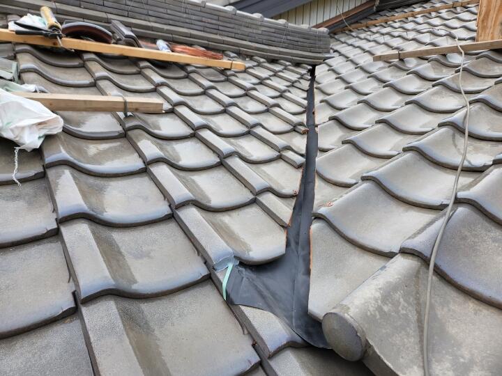 屋根　瓦　谷板金　銅板　ステンレス製　取替え　雨漏り