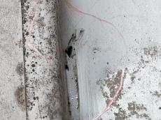 雨漏り　原因　シート防水　穴