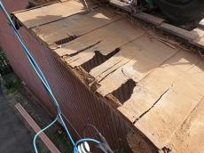 既設　瓦　捲り　状態　白アリ　痕跡