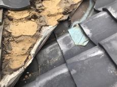 屋根　谷板金　廻り　瓦　捲り　既設　谷板金　少し　短い