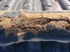 屋根　棟　瓦　土　劣化　砂状　下地木　腐る　釘　効いていない