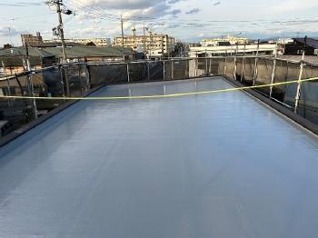 FRP防水　工事　トップコート　仕上げ