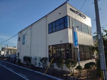 建物　廻り　木枝　カット　スッキリ　外壁　触れる　状態　悪くなる