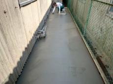土間　コンクリート　仕上げ中