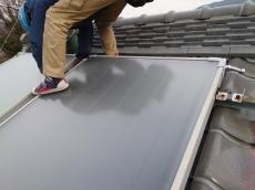 太陽熱温水器　ﾊﾟﾈﾙ　撤去中　水抜き