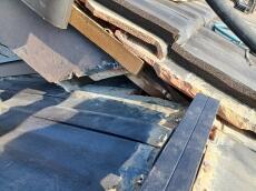 袖瓦　ケラバ瓦　瓦　棟瓦　取り合い部　施工中　屋根