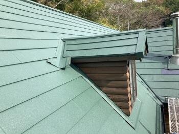 鳩小屋　屋根　施工　板金カバー工法