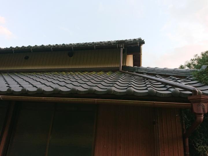 軒樋を取替えました。金具はｽﾃﾝﾚｽ製を使用しています