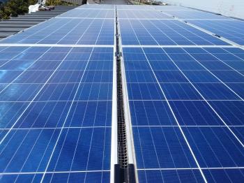 太陽光ﾊﾟﾈﾙ　隙間　広い　パネル間　対策工事　行う